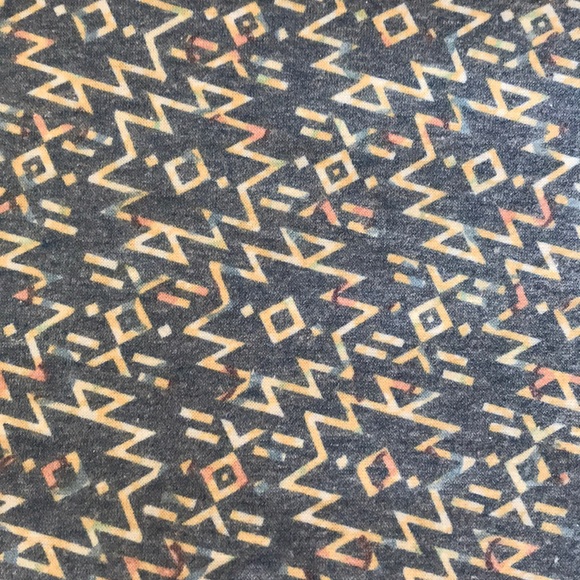 XS Lularoe Perfect T - Picture 3 of 3